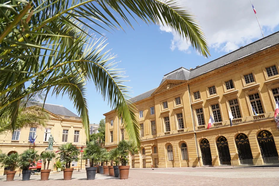Place d'Armes J. F. Blondel : comment y stationner cet été ?