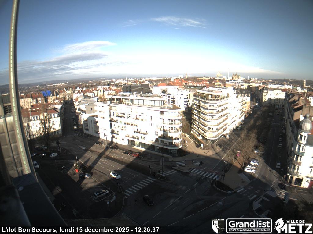 Webcam sur la place Philippe de Vigneulles à Metz, au niveau de l'ilôt de Bon Secours  à la jonction entre la rue Clovis et la rue de Verdun