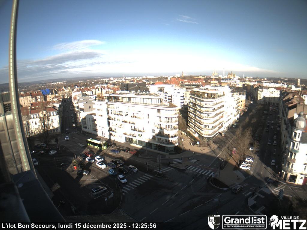 <h2>Webcam sur la place Philippe de Vigneulles à Metz, au niveau de l'ilôt de Bon Secours  à la jonction entre la rue Clovis et la rue de Verdun</h2>