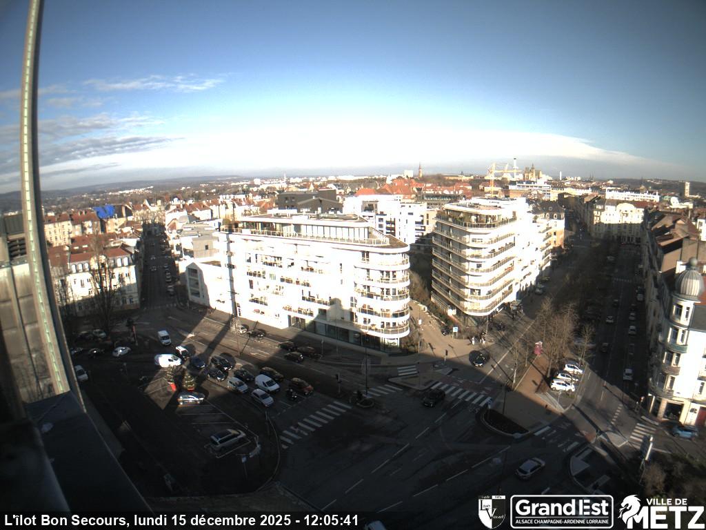 <h2>Webcam sur la place Philippe de Vigneulles à Metz, au niveau de l'ilôt de Bon Secours à la jonction entre la rue Clovis et la rue de Verdun</h2>