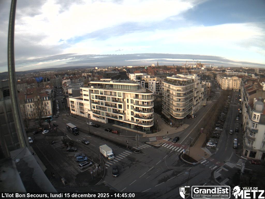 Webcam sur la place Philippe de Vigneulles à Metz, au niveau de l'ilôt de Bon Secours  à la jonction entre la rue Clovis et la rue de Verdun
