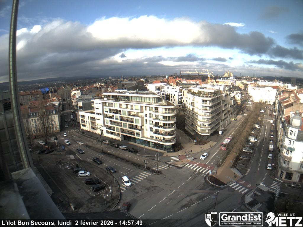 <h2>Webcam sur la place Philippe de Vigneulles à Metz, au niveau de l'ilôt de Bon Secours à la jonction entre la rue Clovis et la rue de Verdun</h2>