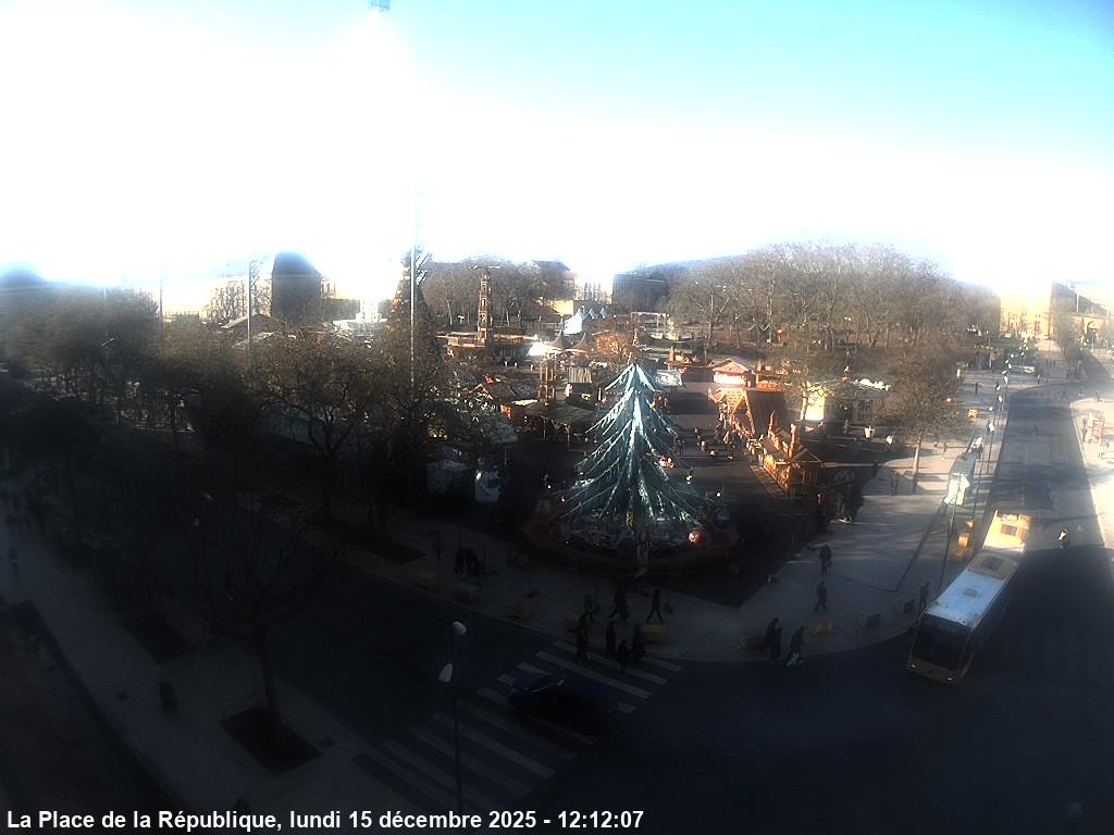 <h2>Webcam sur la place de la république de Metz, à la jonction entre l'avenue Robert Schuman et la rue Winston Churchill</h2>